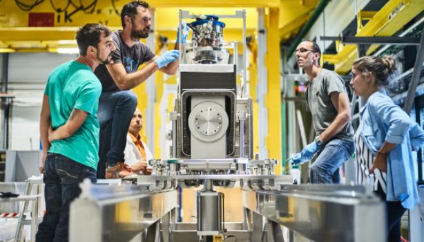 From first concept to the SPS: the challenge of the HL-LHC crab cavities cryomodules From first concept to the SPS: the challenge of the HL-LHC crab cavities cryomodules